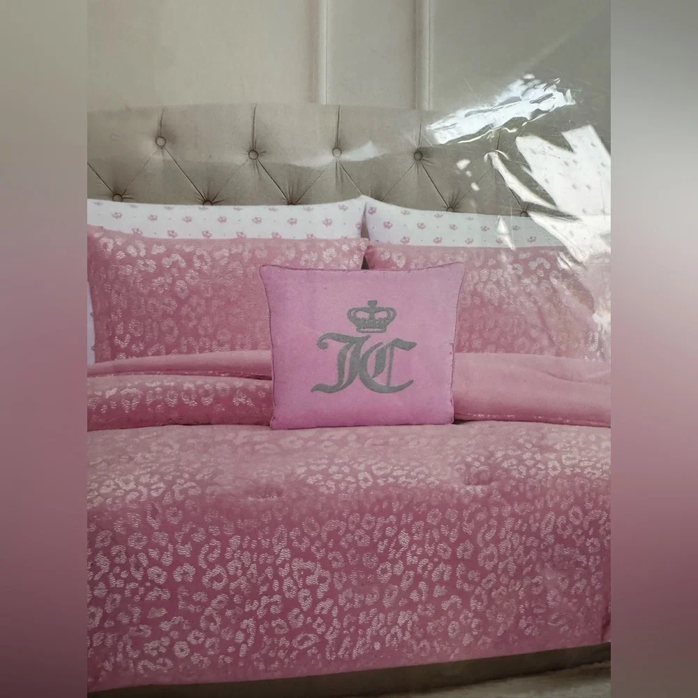 Juicy Couture Pink Queen Comforter Set with Leopard Print 8 pieces NWT girly 💕 - Picture 8 of 8